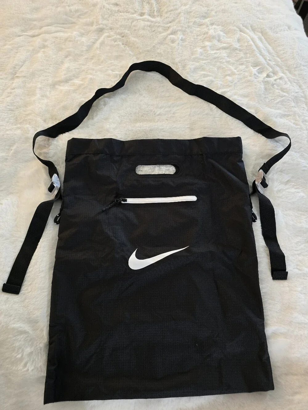 Nike Stash Tote Bag w/Pouch, Unisex, Black, Water Repellent White Swoosh - Picture 3 of 11